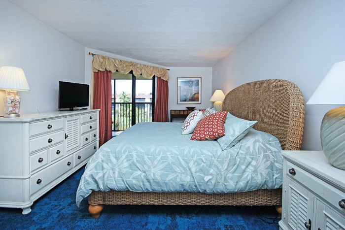 Enjoy Gulf Views From this Sanibel Island Condo